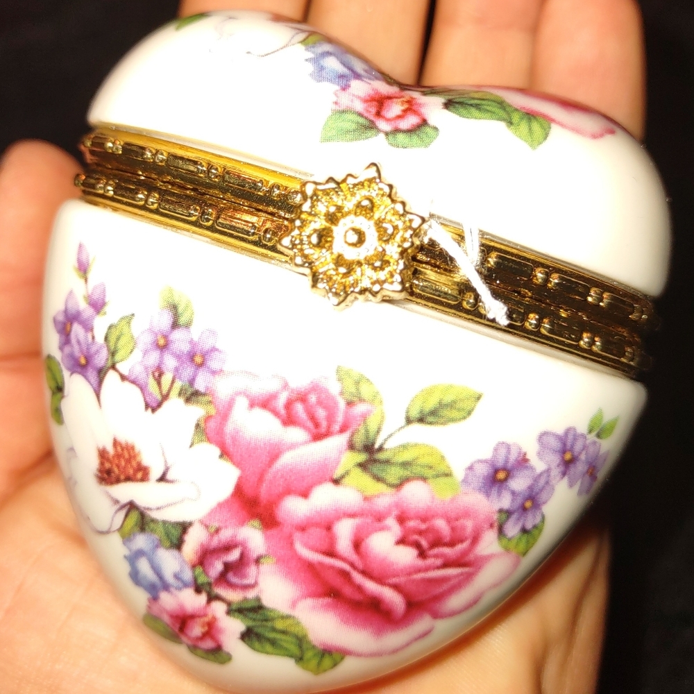 CERAMIC HEART TRINKET BOX
